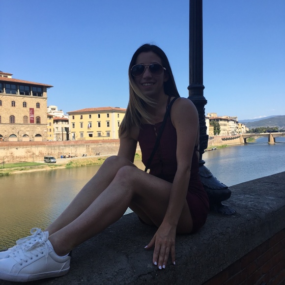 Meet your Posher, Vanessa - Picture 2 of 7